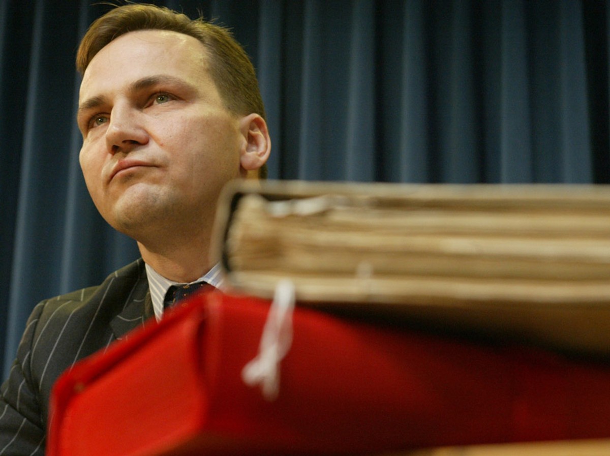 Sikorski toczy bój z Borusewiczem o pieniądze
