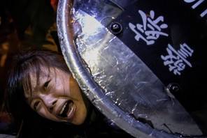 Protesty antychińskie przed posterunkiem policji w Mong Kok w Hongkongu, 2 września 2019 r.