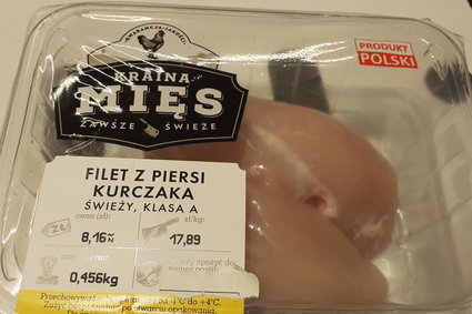 Salmonella w filetach z piersi kurczaka. Biedronka wycofuje produkt ze sklepów