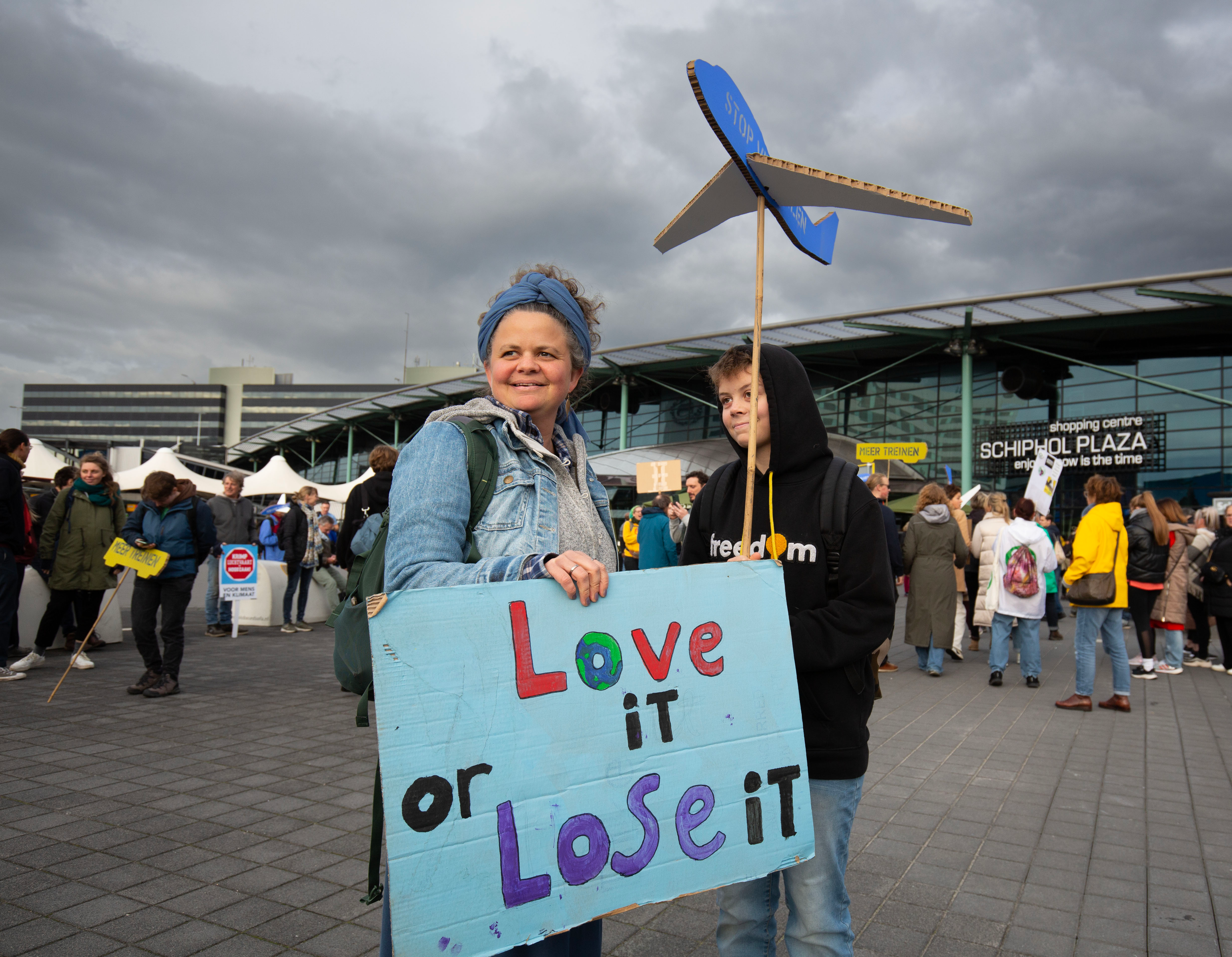 Schiphol investeert 10 miljard: Amsterdam vreest groei