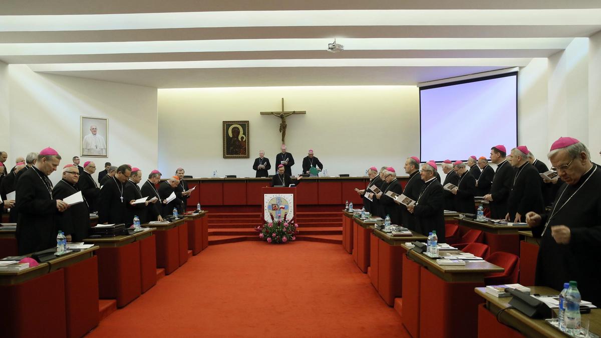 Pozorna troska episkopatu. Kobiety w Polsce nie mogą liczyć na pomoc.