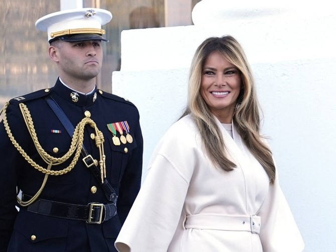 Kad je Melanija Tramp dohvatila vojnika pod ruku i pribila mu se, pocrveneli smo