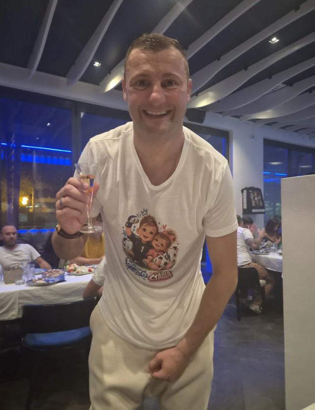 Suprug Silvije Nedeljković slavi rođenje blizanaca