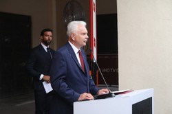 Kraska: Nie ma rekomendacji ani decyzji o podawaniu w Polsce trzeciej dawki szczepionki