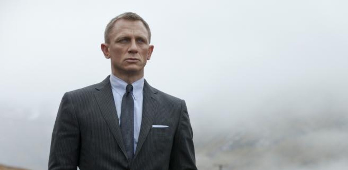 Miejsce 10. Skyfall, reż. Sam MendesFragment recenzji:„Skyfall” został wyjątkowo pieczołowicie przygotowany: ma świetny teaser (czyli wprowadzenie do akcji jeszcze przed napisami), piosenkę tytułową zaśpiewaną przez Adele, znakomicie zrealizowaną czołówkę – słowem wszystko, co przez lata stało się znakami szczególnymi serii. Wielkie wrażenie robią zdjęcia Rogera Deakinsa (stałego współpracownika braci Coen) i obsada: na drugim planie pojawiają się tu m.in. Albert Finney i Ralph Fiennes. „Skyfall” ma styl, wdzięk, odpowiednią dawkę napięcia i humoru.PRZECZYTAJ PEŁNĄ RECENZJĘ