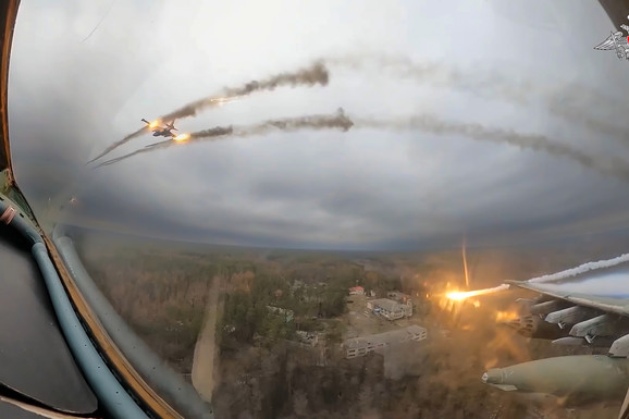 Zelenski: Oborili smo ruski bombarder Su-25 u Donjecku