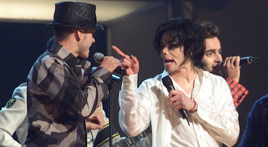 Michael Jackson i Justin Timberlake podczas wspólnego występu w 2001 roku