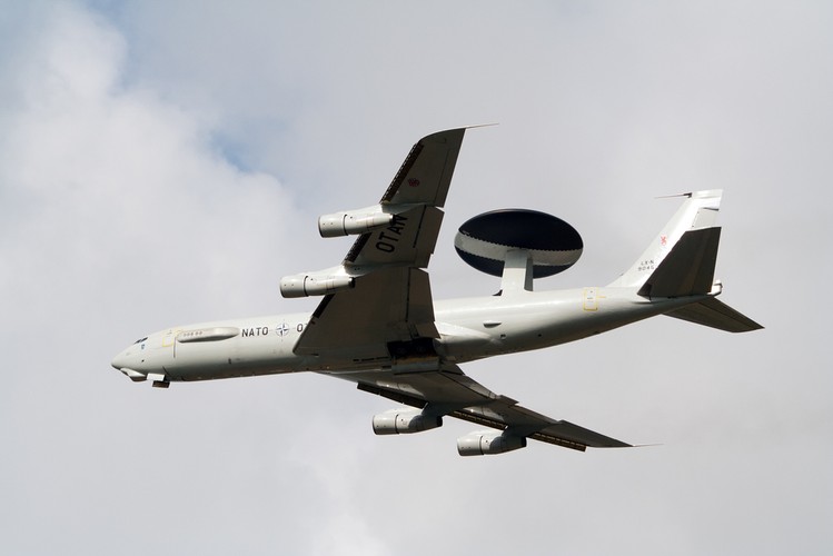 Tego samego dnia 2 myśliwce MiG 31, 2 Su 34, 1 Su 27 i 2 Su 24 wleciały w międzynarodową przestrzeń powietrzną nad Bałtykiem. W ramach misji Baltic Air Policing (strzeżenie nieba nad Litwą, Łotwą i Estonią, które nie mają własnych myśliwców, na Litwie zawsze stacjonuje kilka myśliwców NATO) w powietrze poderwały się stacjonujące w regionie myśliwce portugalskie.