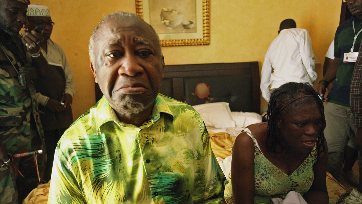 B. prezydent Wybrzeża Kości Słoniowej Laurent Gbagbo przyleciał do Hagi i przebywa w areszcie. Międzynarodowy Trybunał Karny zarzuca mu zbrodnie przeciwko ludzkości, których dopuścić się mieli jego zwolennicy po wyborach w 2010 r. - potwierdził MTK.