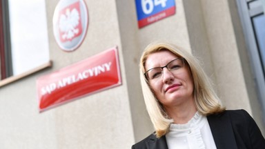 Sędzia pozowała do zdjęcia w koszulce z napisem "konsTYtucJA". Została przymusowo przeniesiona