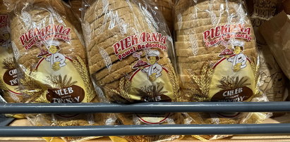 Krojony chleb w folii może być niebezpieczny dla zdrowia. Co tak naprawdę kryje się w opakowaniu?