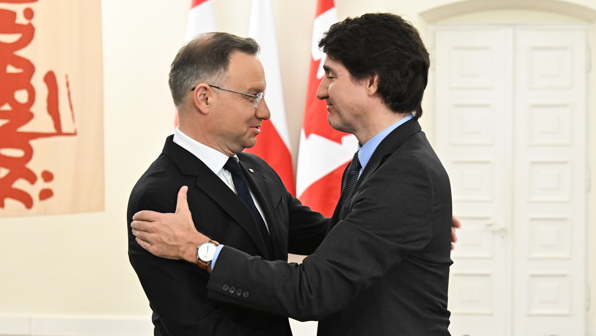 Prezydent Andrzej Duda spotkał się w poniedziałek rano z przebywającym w Polsce premierem Kanady Justinem Trudeau. Trudeau później będzie rozmawiał także z premierem Donaldem Tuskiem.