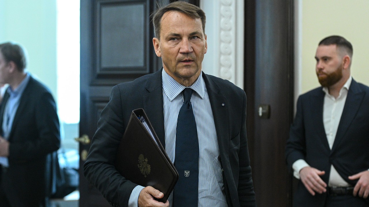 Radosław Sikorski odpowiada na słowa biskupa. 