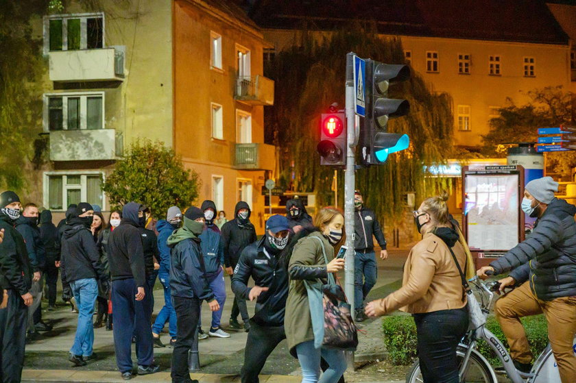 Strajk kobiet. Podczas protestów doszło do ataków na manifestantów