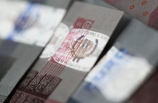 Ustawa antyspreadowa: kredytobiorcy wymieniają 100 mln zł miesięcznie