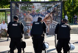 III Trójmiejski Marsz Równości kontra "Nie ma wstępu pederasta do centrum naszego miasta" i "Zakaz pedałowania"