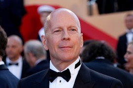 Brus Vilis USLIKAN na ulici, POTRESNE FOTOGRAFIJE obilaze svet i slamaju srca: BOLEST GA JEDE I NE STAJE, od holivudskog snagatora ostala samo senka