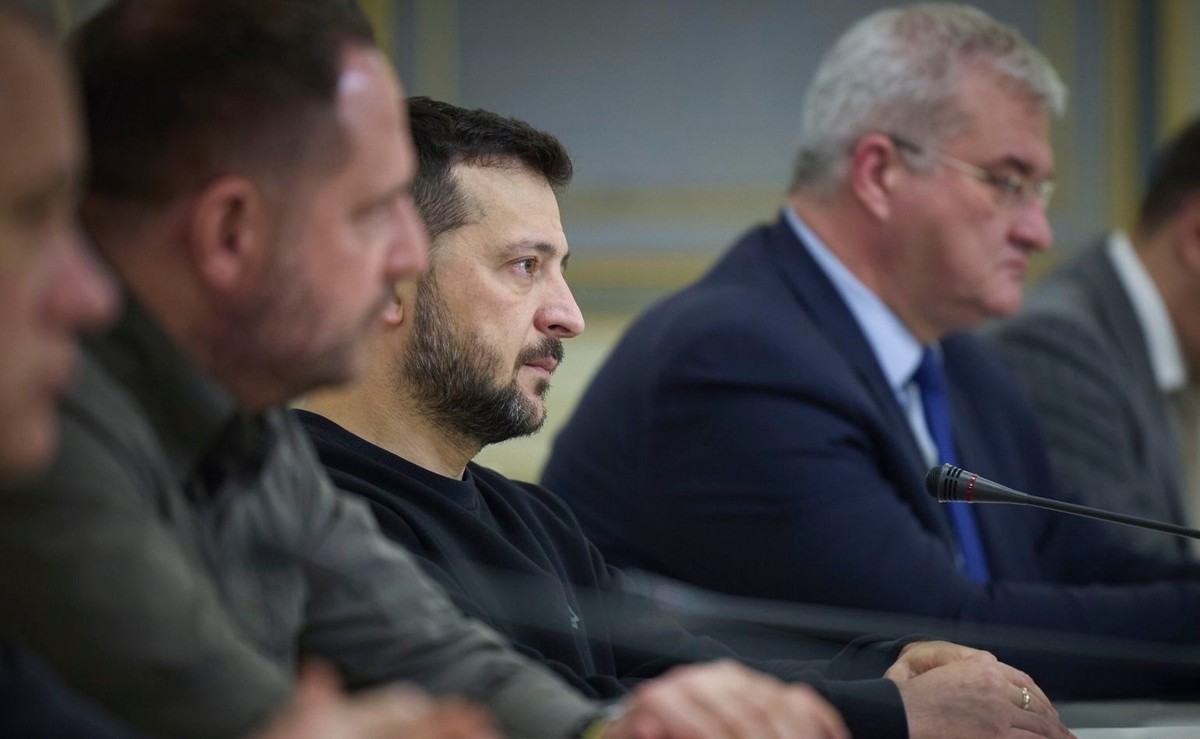 Ukrainian President Zelensky meets German Foreign Minister Baerbock in Kyiv