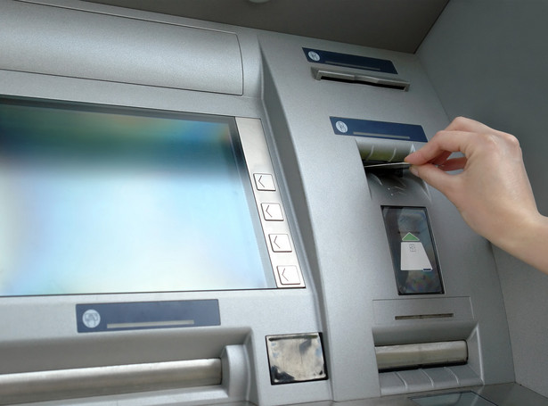 W bankach automat zastąpi kasjerki