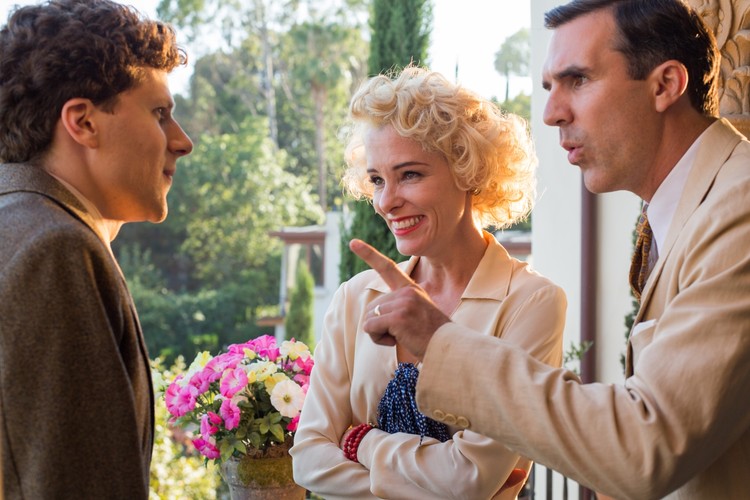 Blake Lively, Jesse Eisneberg oraz Steve Carell w filmie 'Śmietanka towarzyska' / fot. Kino Świat