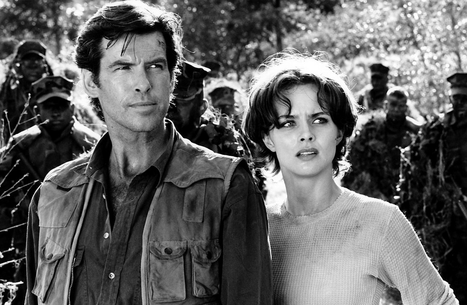 Izabella Scorupco i Pierce Brosnan w filmie "GoldenEye"