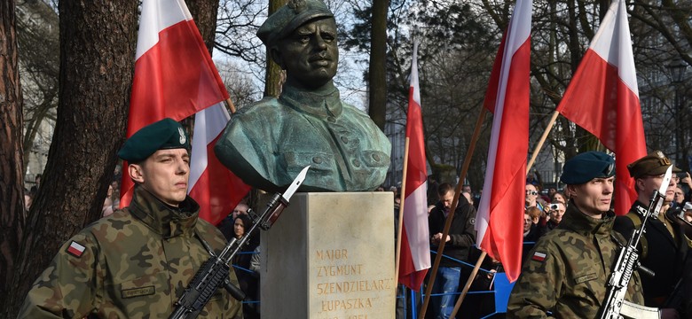 Oplucie pomnika "Łupaszki" przez Vetulaniego. Jest decyzja władz UJ