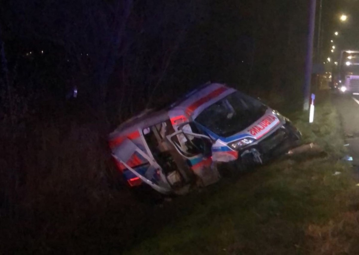Tragiczny wypadek karetki. Nie żyje jeden z członków załogi