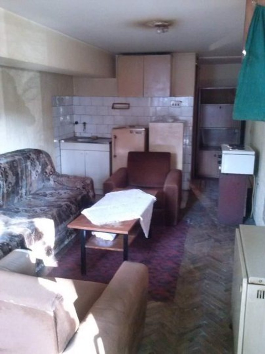 Garaža u Borči adaptirana u stan