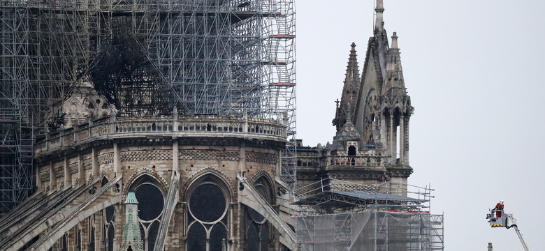 Straż pożarna: pożar w Notre Dame został całkowicie ugaszony