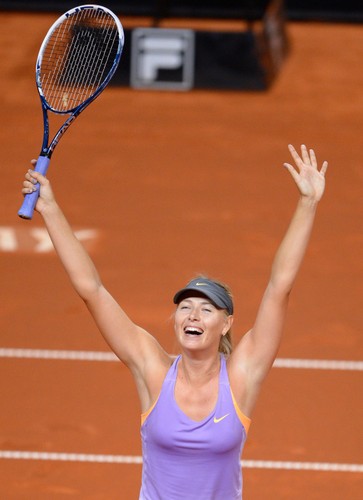 Piękna Maria lepsza od pięknej Any. Szarapowa wygrała porsche