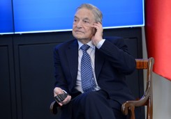 Komorowski wręcza ordery. Odznaczył człowieka, który złamał bank Anglii