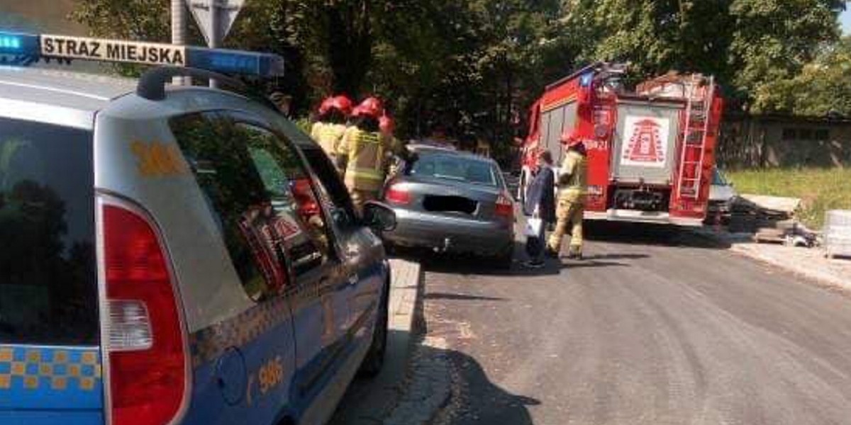 Groza w Krakowie. Matka zatrzasnęła 1,5 roczne dziecko w aucie razem z kluczykami