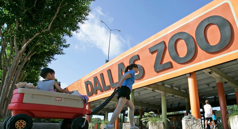 The entrance of Dallas Zoo on June 3, 2008.Steve Helber/AP