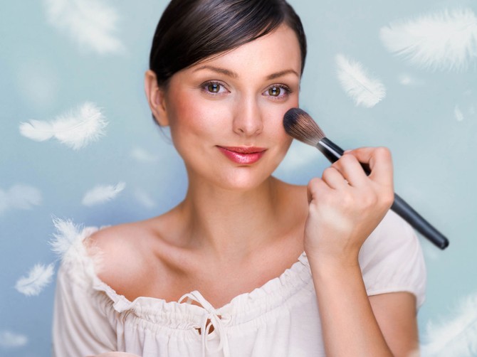 27805_sminkanje-foto01-Shutterstock