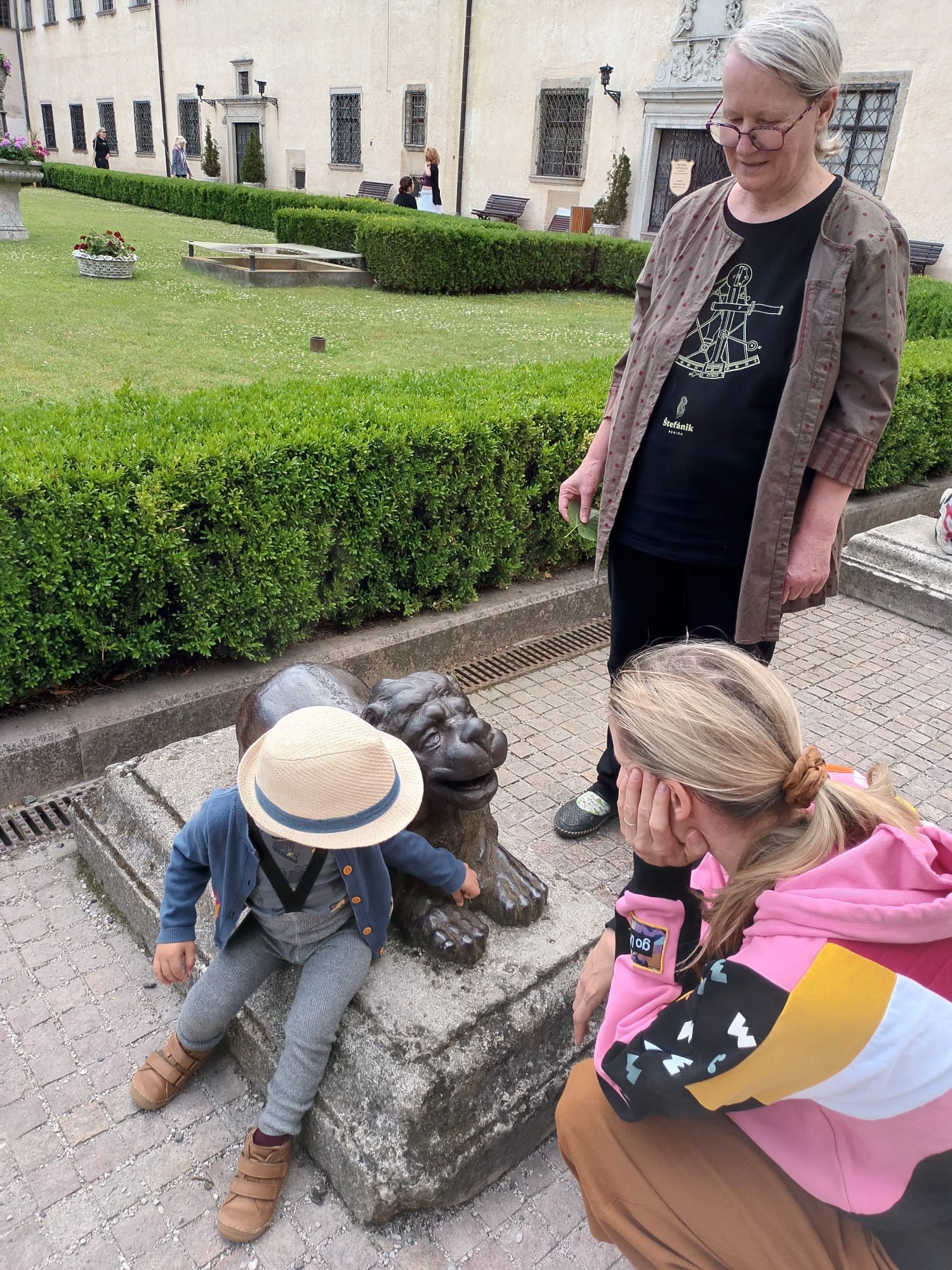 Maxík Vincze na výlete na Červenom kameni. Foto zverejnil dedko Banáš.