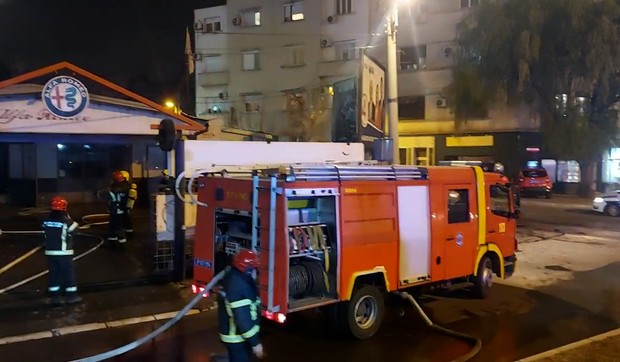 Snimak pozara u auto servisu na Autokomandi