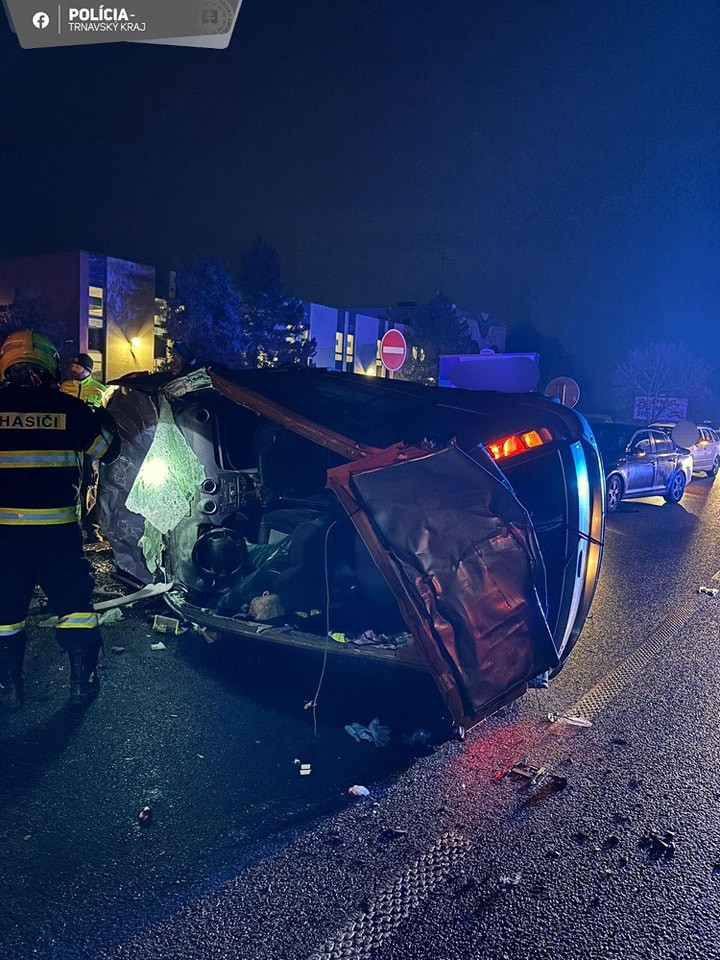 Vážna nehoda medzi Sládkovičovom a Galantou. 