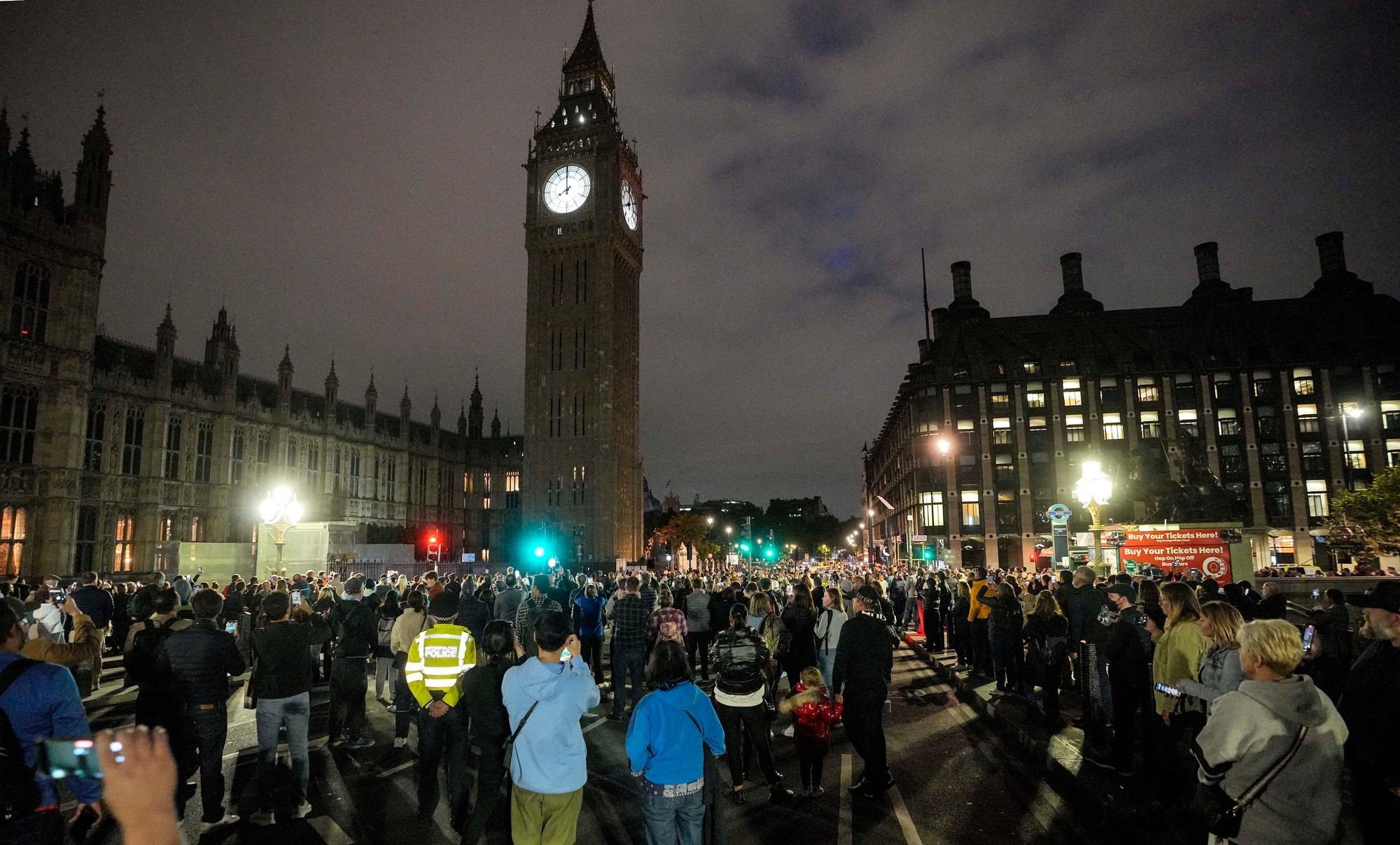 Británia si v nedeľu 18. septembra minútou ticha pripomenula zosnulú kráľovnú Alžbetu II.