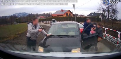 Co za FILM! Policjanci z bronią rzucili się na złodzieja. W jego zatrzymaniu pomógł kurier. Wszystko się nagrało!