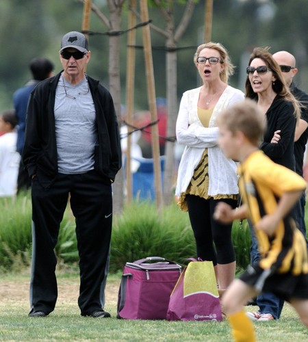 Britney Spears z ojcem i synami na rodzinnym pikniku