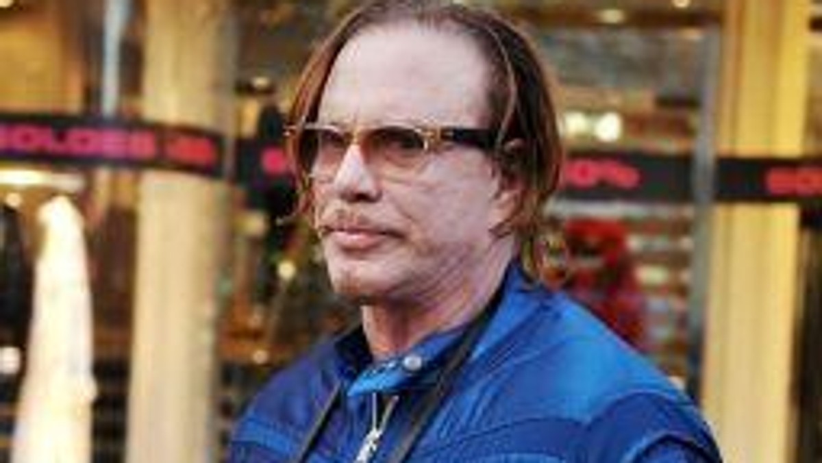 Mickey Rourke chce poślubić byłą rosyjską bokserkę.