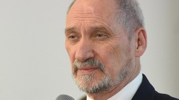 Macierewicz odpowiada Putinowi. "Powinien mieć odwagę. Powinien przyjąć odpowiedzialność"