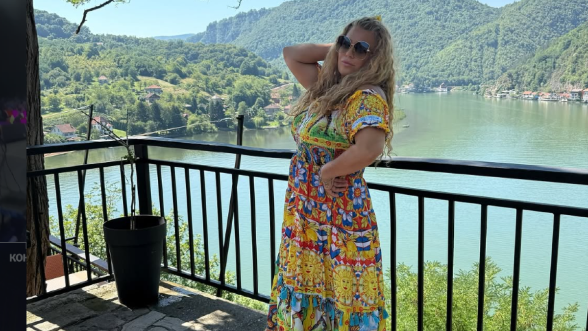 Naša pevačica (59) kupila 5 apartmana u Grčkoj, uložila 300.000 evra i zgrće ozbiljnu lovu: Ima i kuću na Kosmaju, a stan na Banovom brdu prepisala sinu