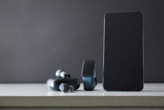 Przekroczone normy ołowiu w smartwatchach i słuchawkach – wyniki kontroli Inspekcji Handlowej