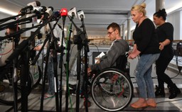 Rząd chce dać 500 zł na rehabilitację niepełnosprawnych. "To manipulacja. Majówkę prawodpodobnie spędzimy w Sejmie"