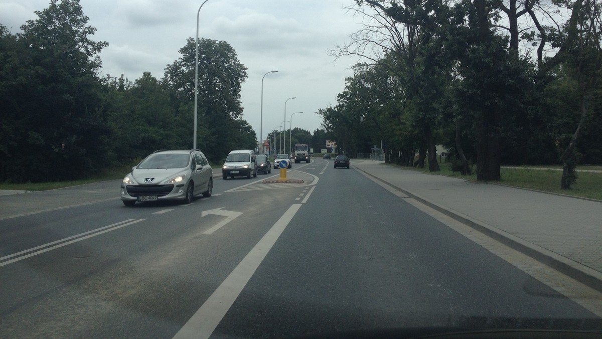 Jeszcze w tym tygodniu ma się rozpocząć budowa pętli autobusowej przy ulicy Zwycięskiej we Wrocławiu. Inwestycja będzie kosztować ponad 1,2 mln zł. Na nowej pętli autobusy mają się zatrzymywać już od 1 września. Prace potrwają jednak nieco dłużej.