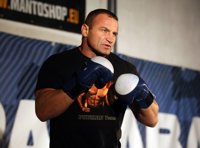 Tygodnik 'Wprost' zasugerował, że Mariusz Pudzianowski jest.. skąpiradłem! Ale może w czasie kryzysu to zaleta?