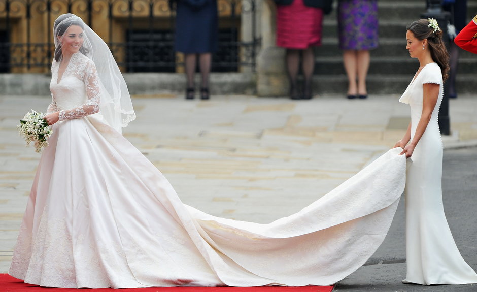 Ślubny tren księżnej Kate miał prawie trzy metry długości.