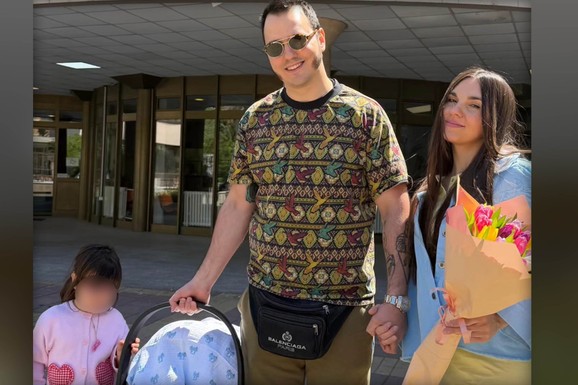 "DOK JE NAMA NAS" Aleksa Balašević ispred porodilišta čvrsto drži ženu za ruku, a u drugoj SINA ĐORĐA: Prizor iz Novgo Sada raznežio sve