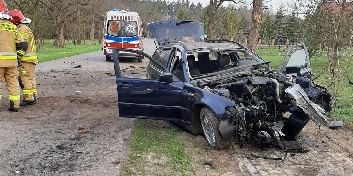 Wypadek pod Biłgorajem. 18-latka wypadła z samochodu